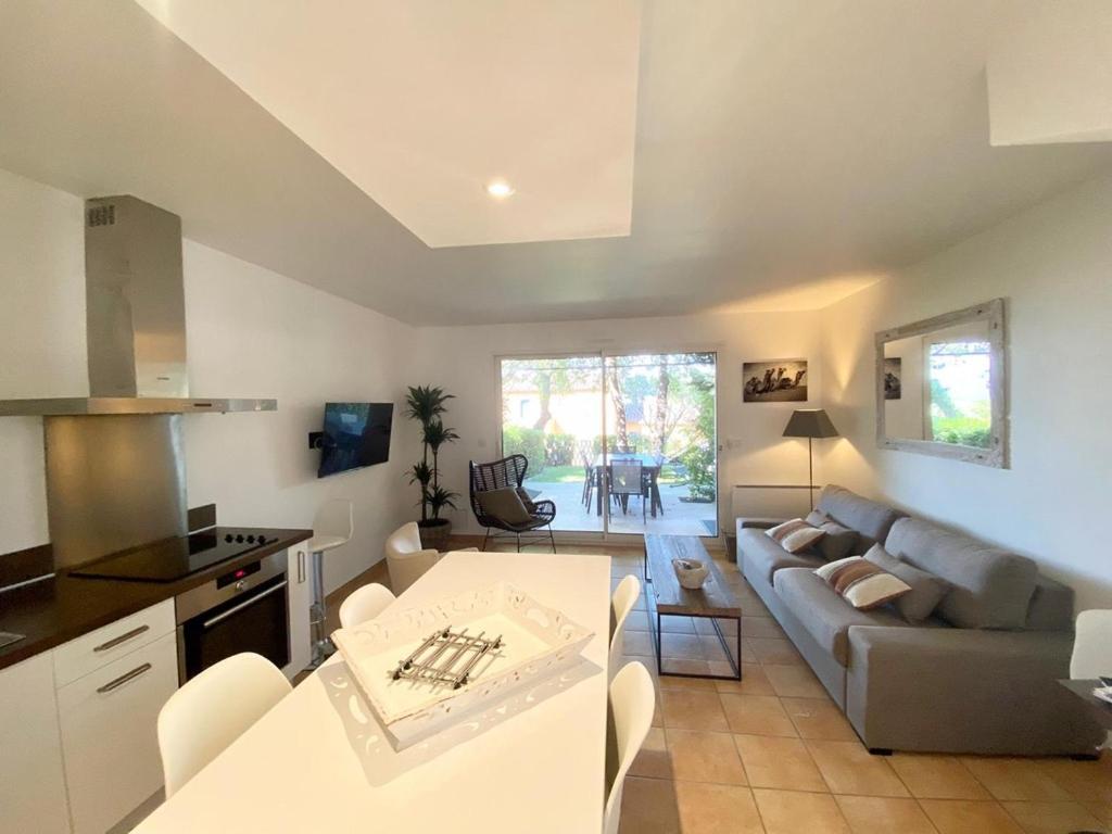 סן טרופז Villa Vue Mer Donnant Sur Le Golfe De St Tropez, 2 Chambres, 6 Pers, Piscine Commune מראה חיצוני תמונה